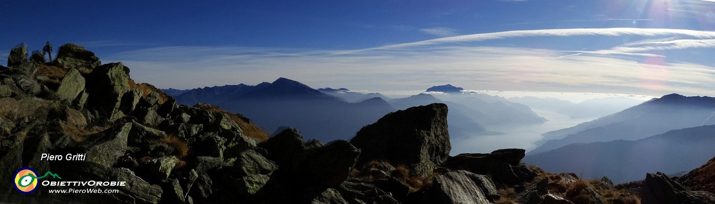 40 Grandi massi con vista sul lago.jpg